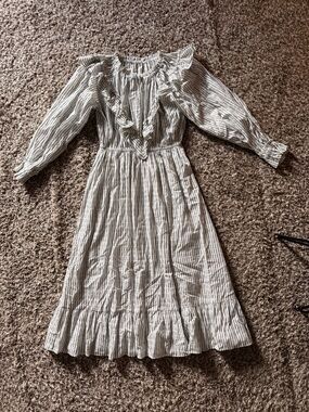 Striped Ruffle Long-Sleeve Midi Dress - White/Grey